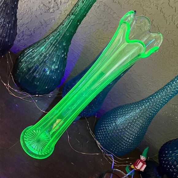 JB Higbee Helio Uranium Glass 15" Swung Vase - Picture 2 of 13